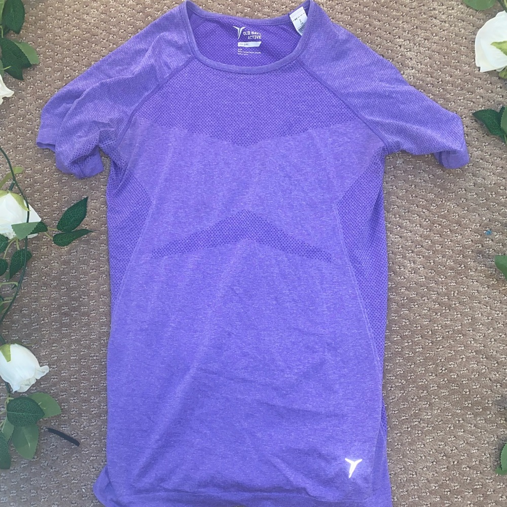 Old Navy Active Go-Dry Semi Fitted Purple T-Shirt Top / Size Small